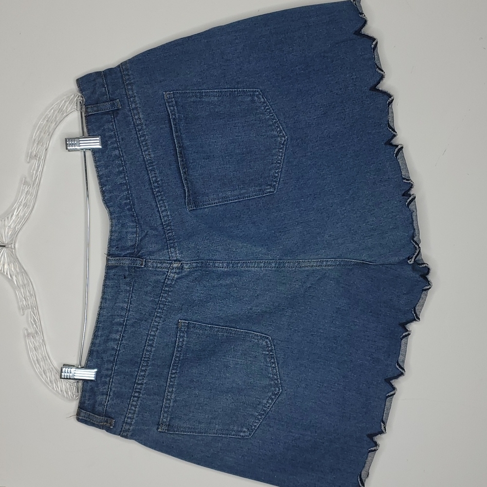 Boo Hoo Boho Womens Scallop Hem Jean Shorts Size 16 - Picture 7 of 13